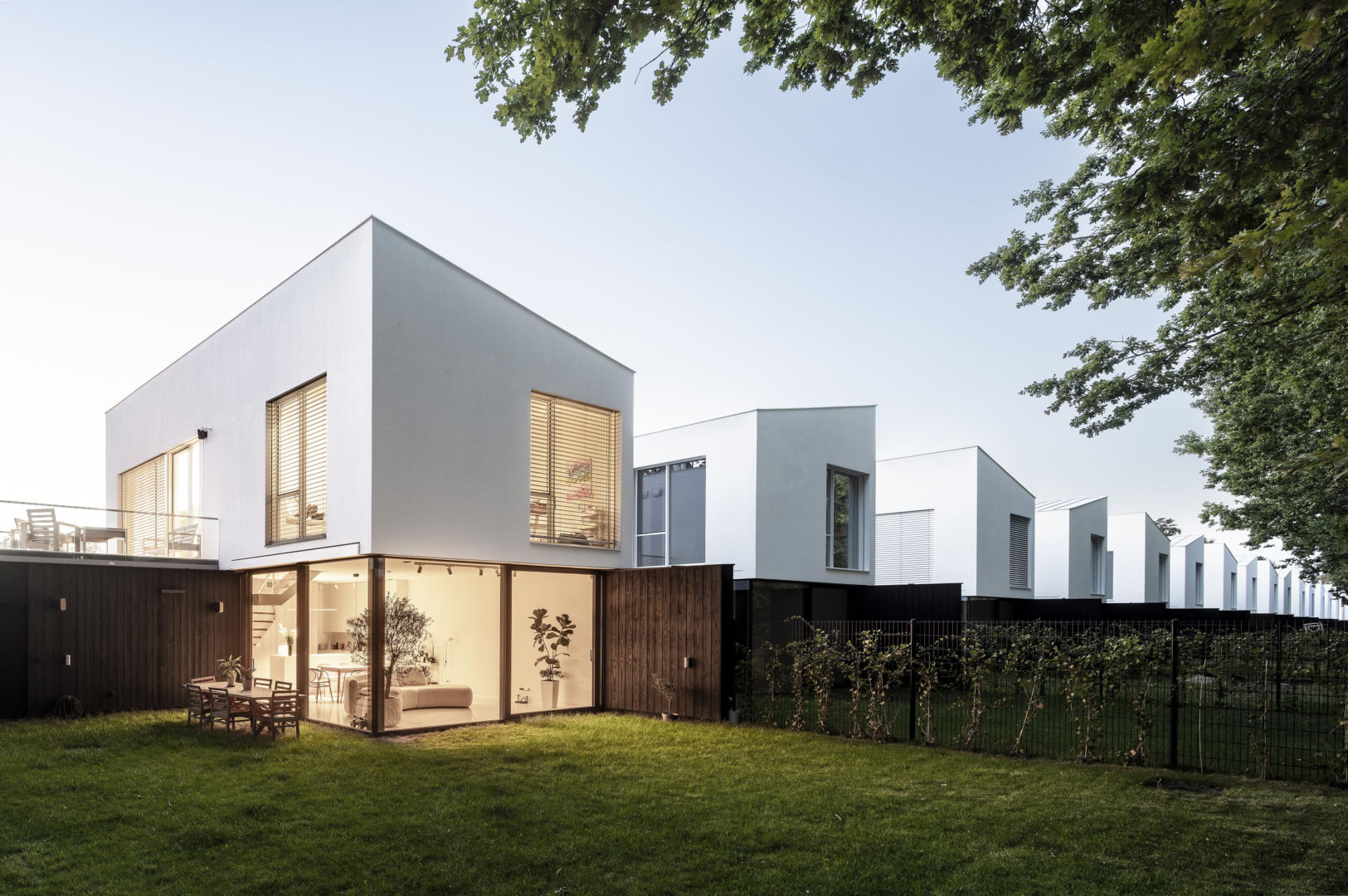 Natura Konstancin – osiedle 22 domów jednorodzinnych z pompą ciepła i systemem Smart Home