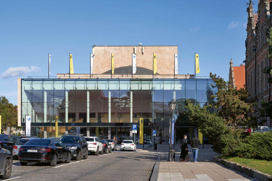 Nr 2/2024: Teatr Wybrzeże w Gdańsku, proj. Autorska Pracownia Architektoniczna – Jacek Bułat / Warsztat Architektury Pracownia Autorska Krzysztof Kozłowski