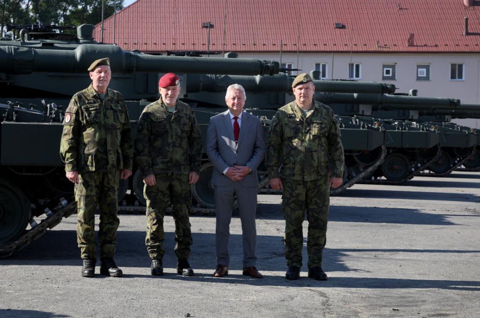 Koniec ery T-72 w Czechach. 42 czołgi Leopard 2A4 w komplecie
