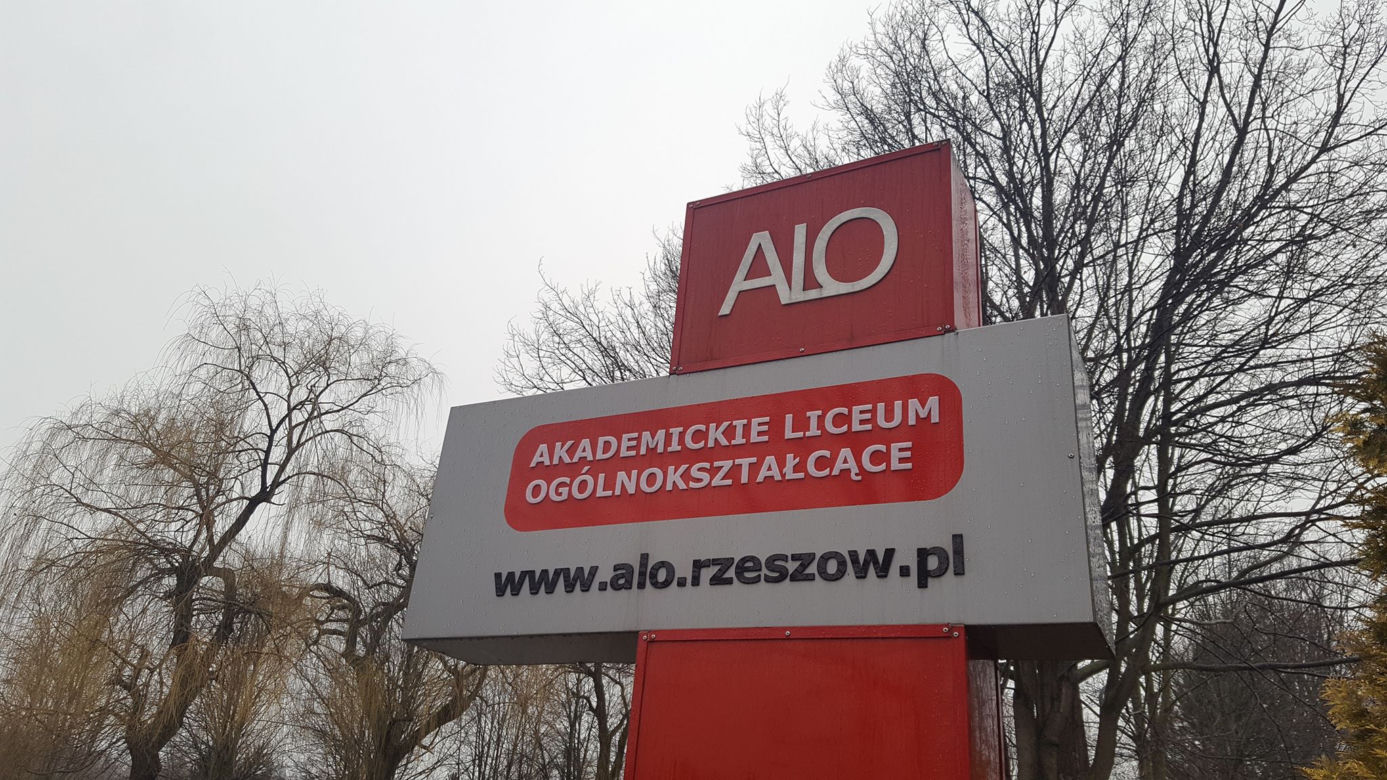 Masz starą firankę? Przynieś ją do Akademickiego Liceum Ogólnokształcącego!