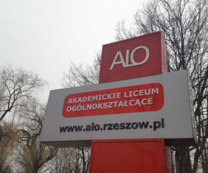 Masz starą firankę? Przynieś ją do Akademickiego Liceum Ogólnokształcącego!