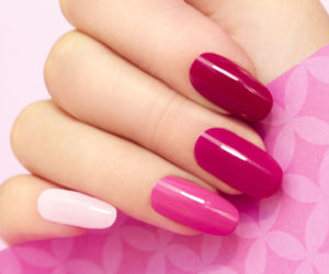 Manicure winylowy: na czym polega? Manicure krok po kroku