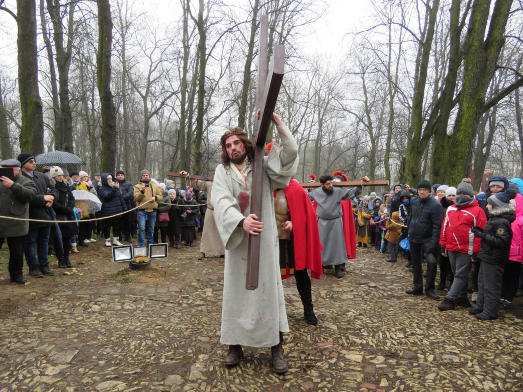 Misterium Męki Pańskiej na kalwaryjskim wzgórzu w Piekarach Śląskich