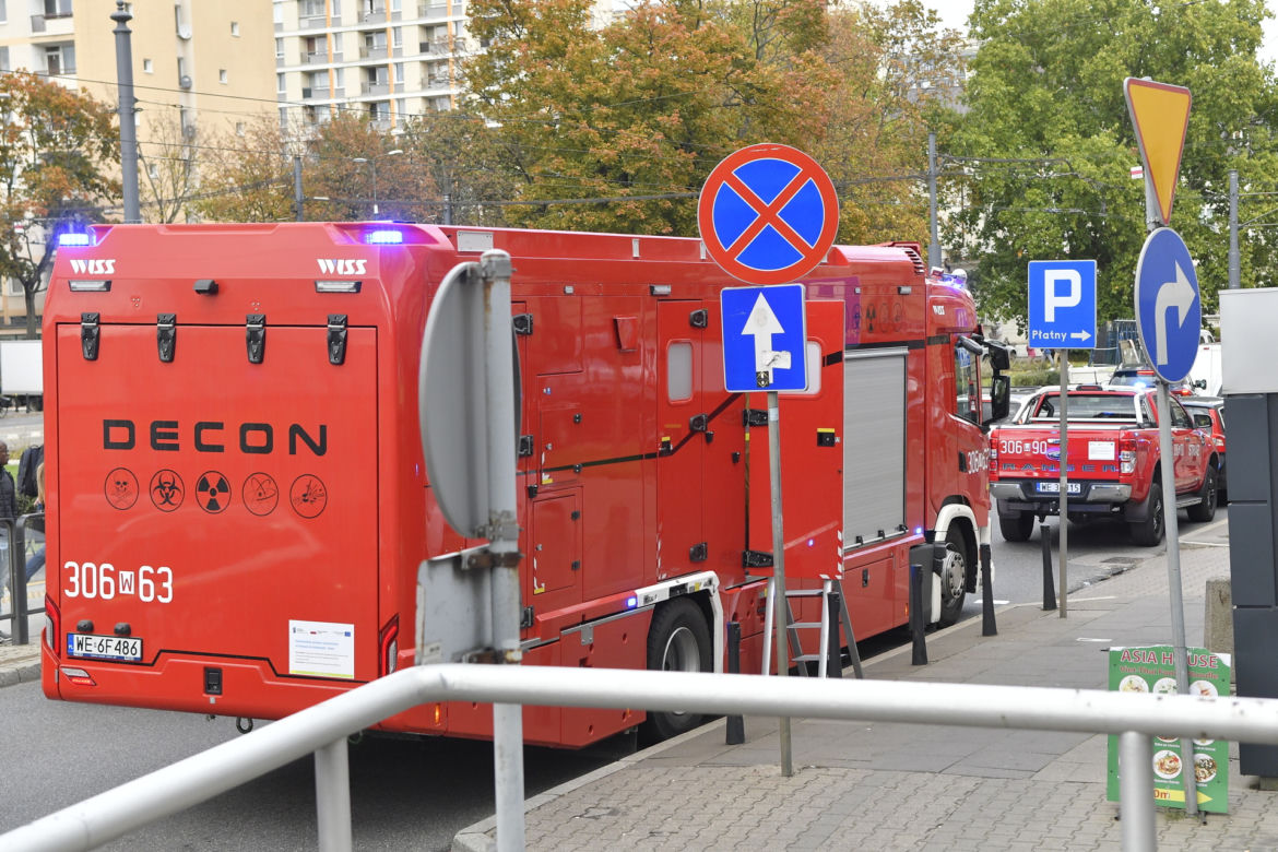Pilna akcja służb pod biurem rzecznika praw obywatelskich. Tajemnicza fiolka w kopercie 