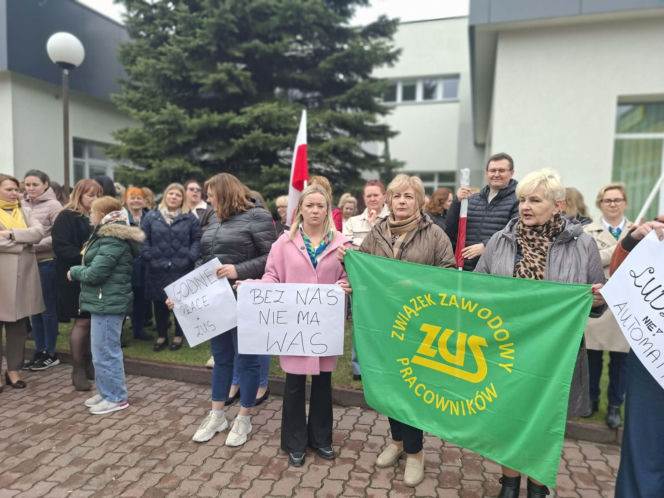 Protest pracowników ZUS-u w Starachowicach