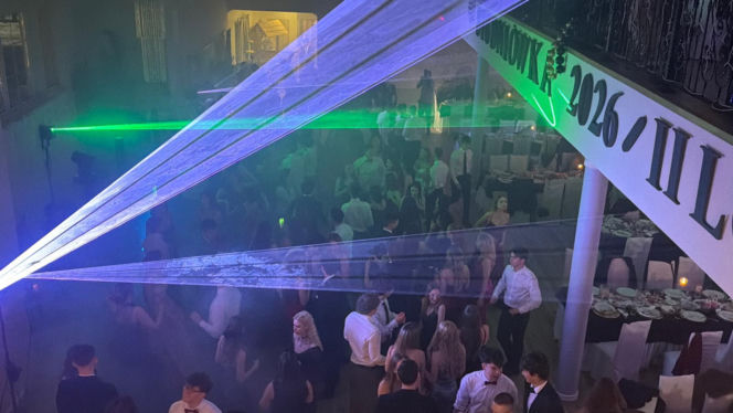 Studniówka pełna blasku i emocji! Tak bawili się maturzyści II LO w Bydgoszczy [ZDJĘCIA]