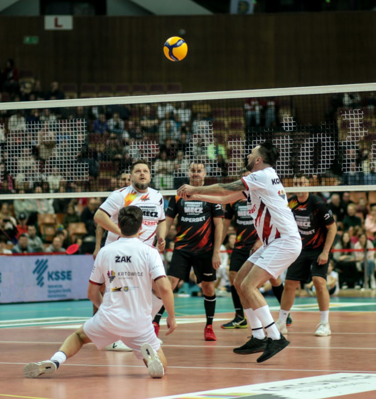 Legendarny Kosmiczny Mecz z Aniołami w Spodku: Gwiazdy zagrały dla Domu Aniołów Stróżów 