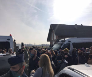 Wielka licytacja koni pod Łodzią zatrzymana przez... sanepid! Na miejscu policja i wściekli kupujący