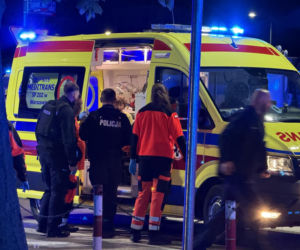 Nocny pożar mieszkania w Warszawie. Dwie osoby w szpitalu, ewakuowano mieszkańców