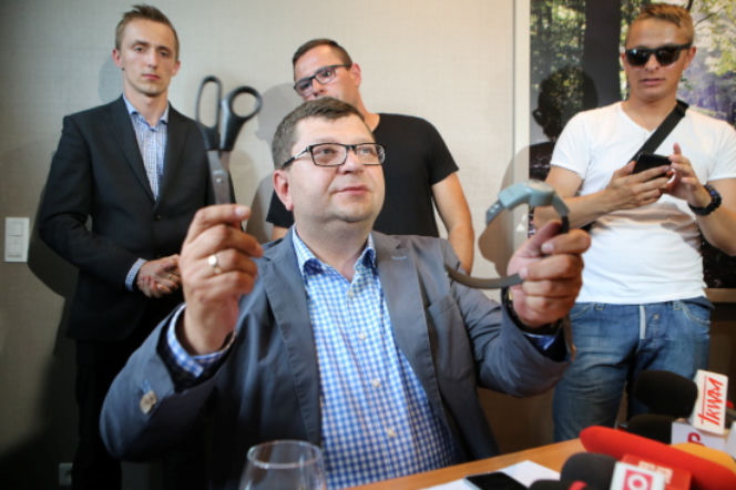OBALIŁ RZĄD, ZAMKNĄ GO W WIĘZIENIU