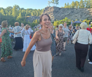 Gorący letni wieczór w Starachowicach! Międzypokoleniowa potańcówka opanowała Szlakowisko [FOTORELACJA]