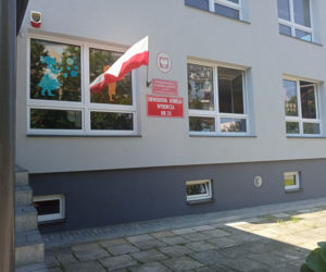 Kolejka do lokalu wyborczego w Kielcach