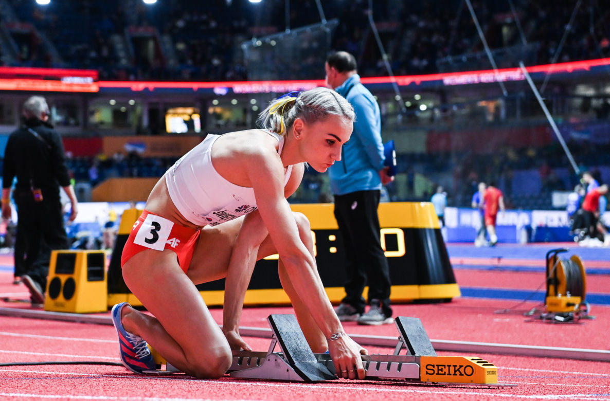 Justyna Święty-Ersetic ze wstążką w barwach Ukrainy