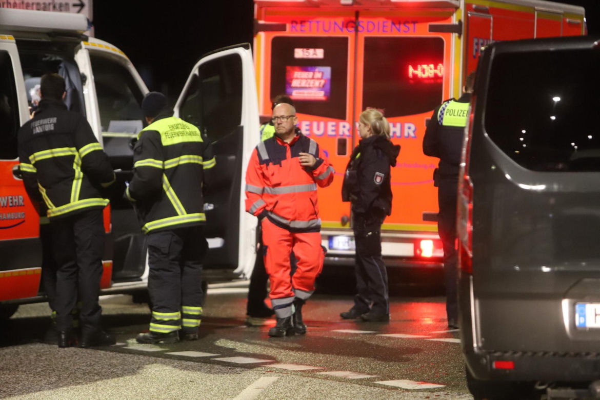 Hamburg, uzbrojony mężczyzna dostał się na teren lotniska