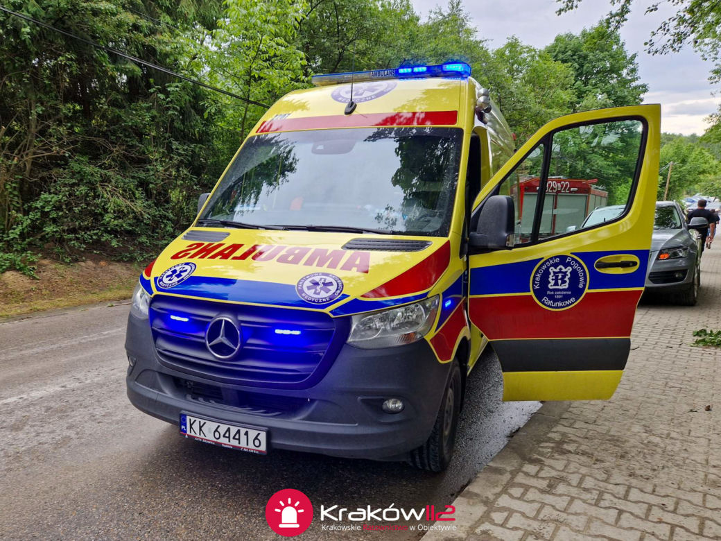 Dachowanie osobówki pod Krakowem. Matka spieszyła się do lekarza z malutkim synkiem