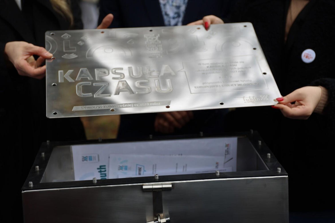 Uroczyste odsłonięcie tablicy al. Europejskiej Stolicy Młodzieży Lublin 2023 i zakopanie kapsuły czasu w Parku Ludowym