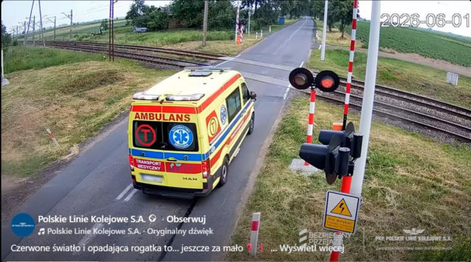 Karetka utknęła między rogatkami tuż przed nadjeżdżającym pociągiem