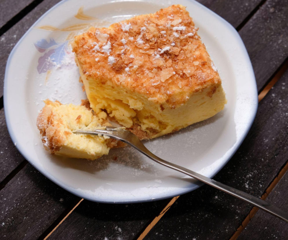 Ciasto Cwaniaczek bez pieczenia. Genialny przepis z PRL-u, który zrobisz w 15 minut!