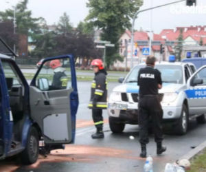 Wypadek w Kielcach - audi wjechało w radiowóz