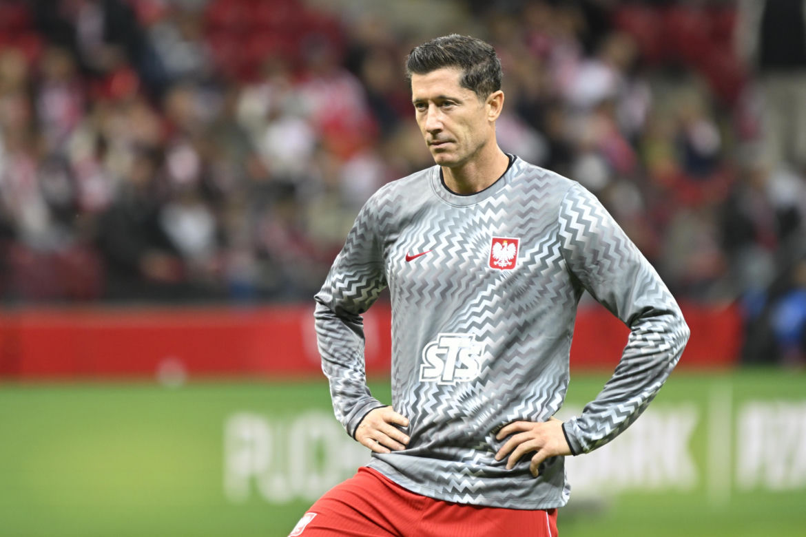 Anna Lewandowska z z teściową i jej partnerem na meczu Polska - Bośnia