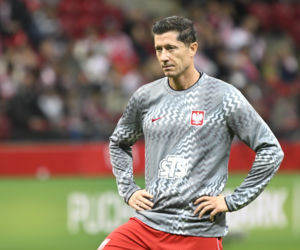 Anna Lewandowska z z teściową i jej partnerem na meczu Polska - Bośnia