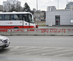 Pseudotaksówkarze żerują na uchodźcach! 50 zł za wejście, 40 zł za kilometr