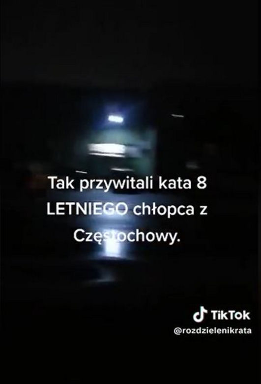 Ojczym Kamilka z Częstochowy przywitany przez więźniów w areszcie. Jest nagranie