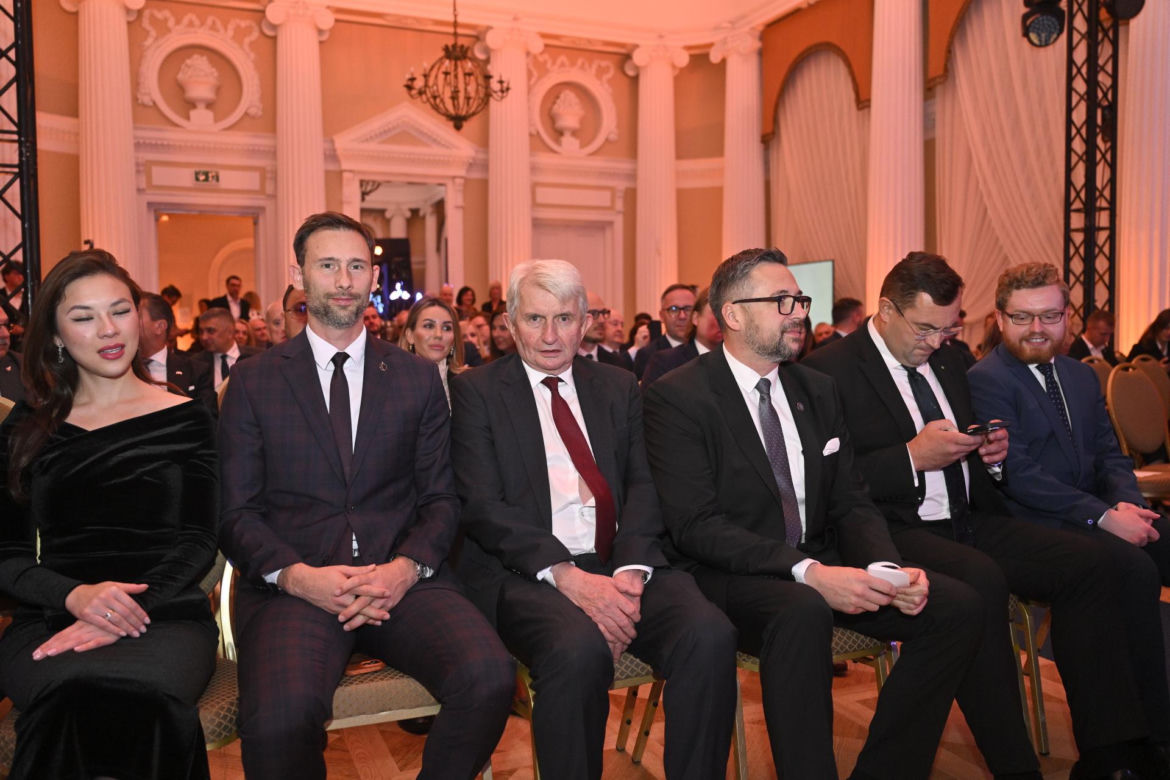 Posłanka Uznańska-Wiśniewska zadała szyku na gali Złoty Laur "Super Biznesu"