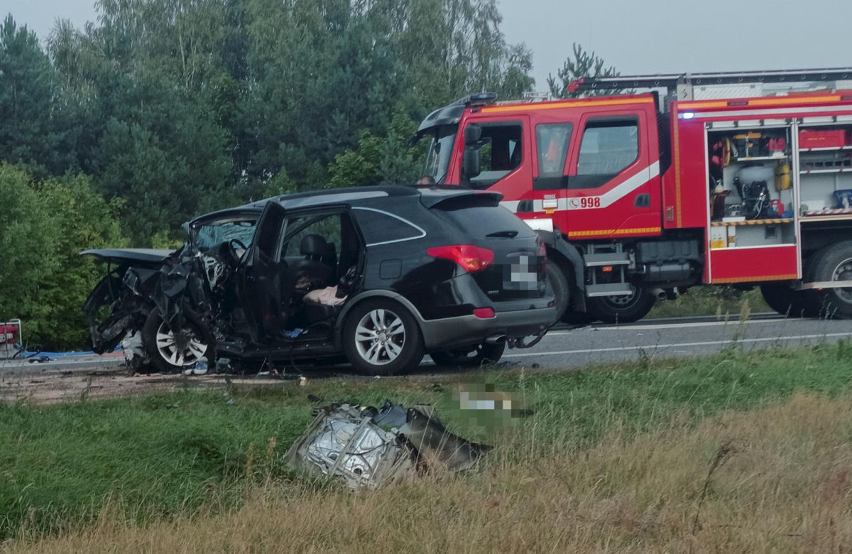 : Mama zginęła w wypadku, dziecko z urazem głowy trafiło do szpitala. Tragiczny finał brawurowej jazdy na trasie do Warszawy
