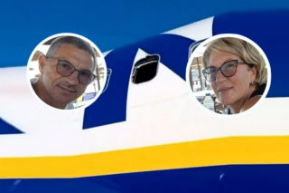 Pasażera wyssało z okna samolotu, żona trzymała go za stopy. Jeśli zginiemy, to razem