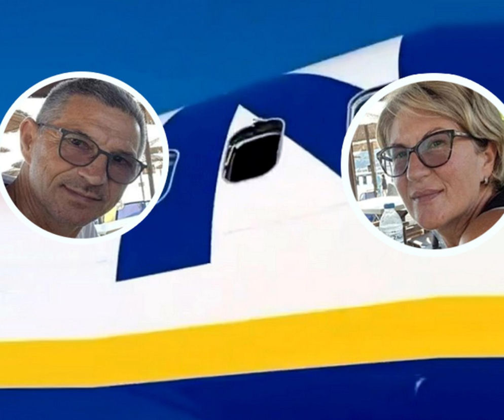 Biało-niebieski kadłub samolotu z wyrwanym oknem. Na miniaturach poszkodowany pasażer i jego żona. O wypadku czytaj w Eska.