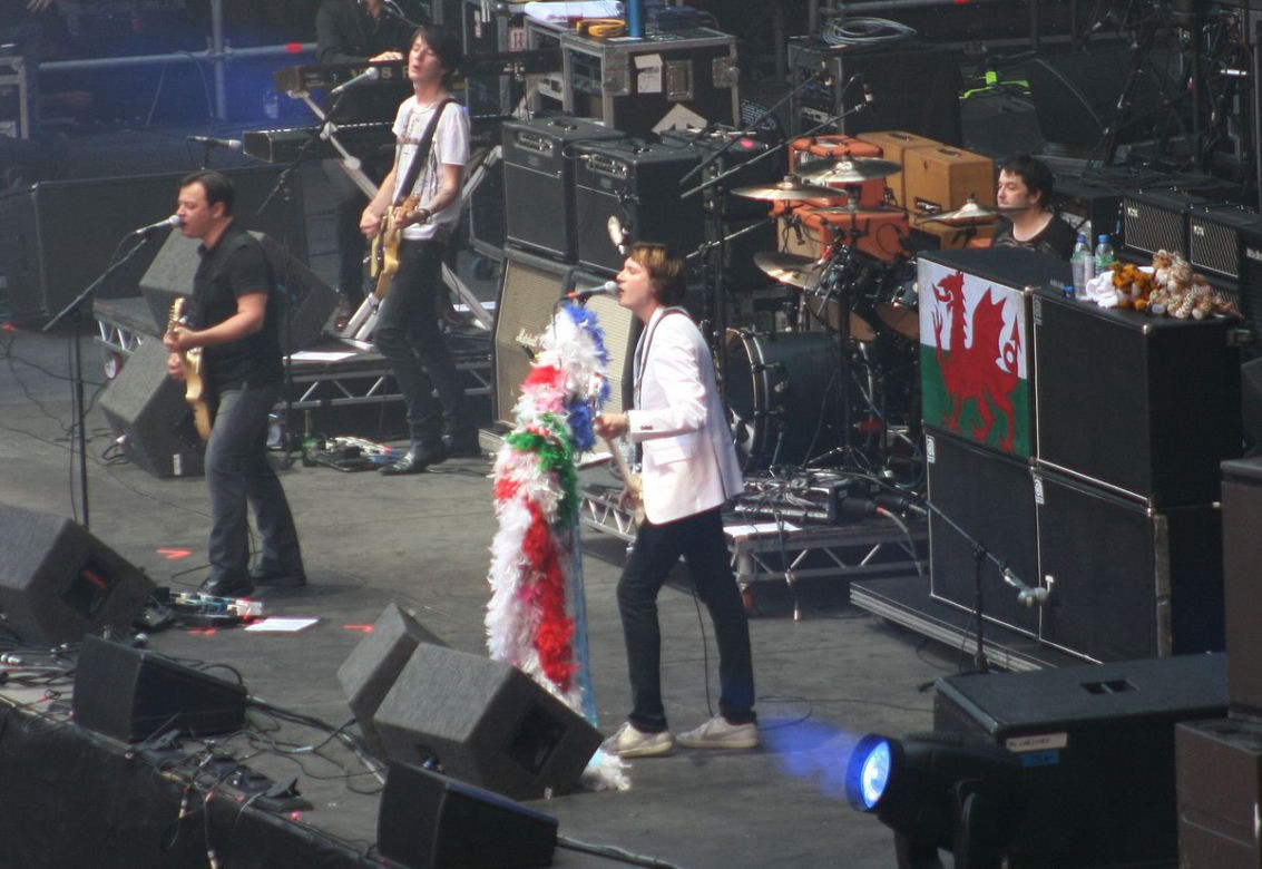 Manic Street Preachers "Suicide is painless" (w oryginale zespół sesyjny w składzie: John Bahler, Tom Bahler, Ron Hicklin i Ian Freebairn-Smith)