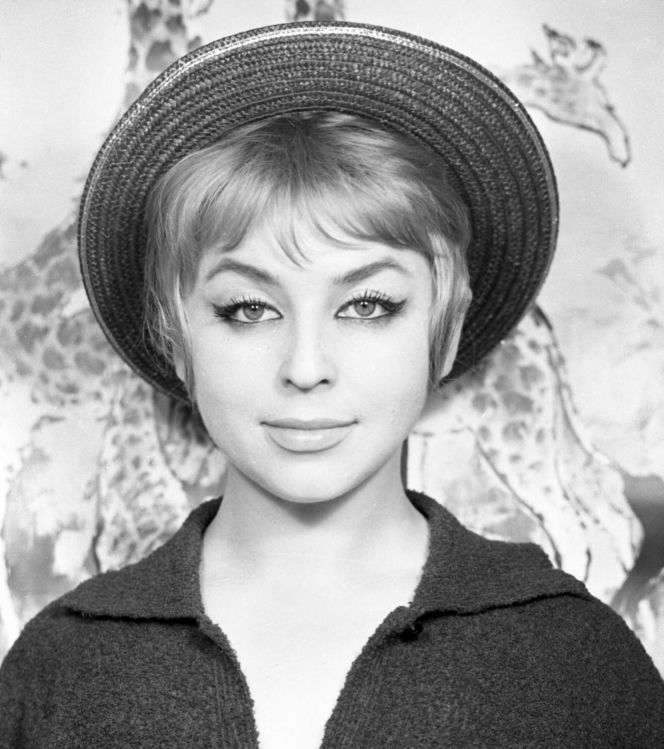  Kalina Jędrusik ukrywała nagiego amanta za oknem