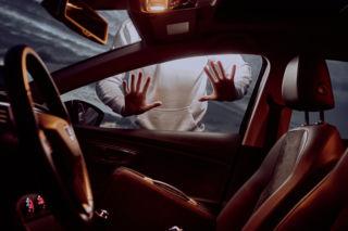 Warszawa: Dramat mieszkanki Pragi! Ukradli jej auto, w którym byli mali pasażerowie... [GALERIA]