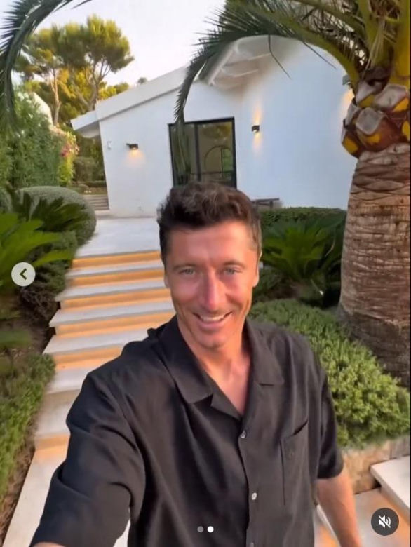 Blondynek z Barcelony. Lewandowski kopiuje Pazurę?