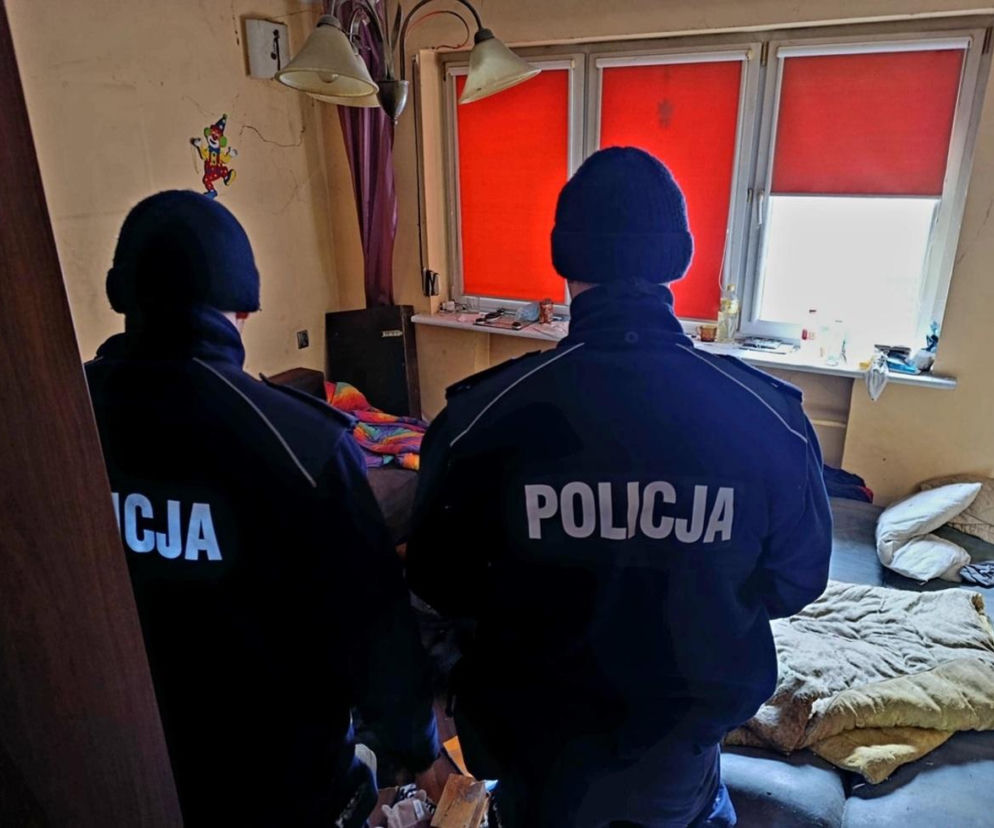 Kalisz. Policjanci uratowali mężczyznę przed wychłodzeniem 