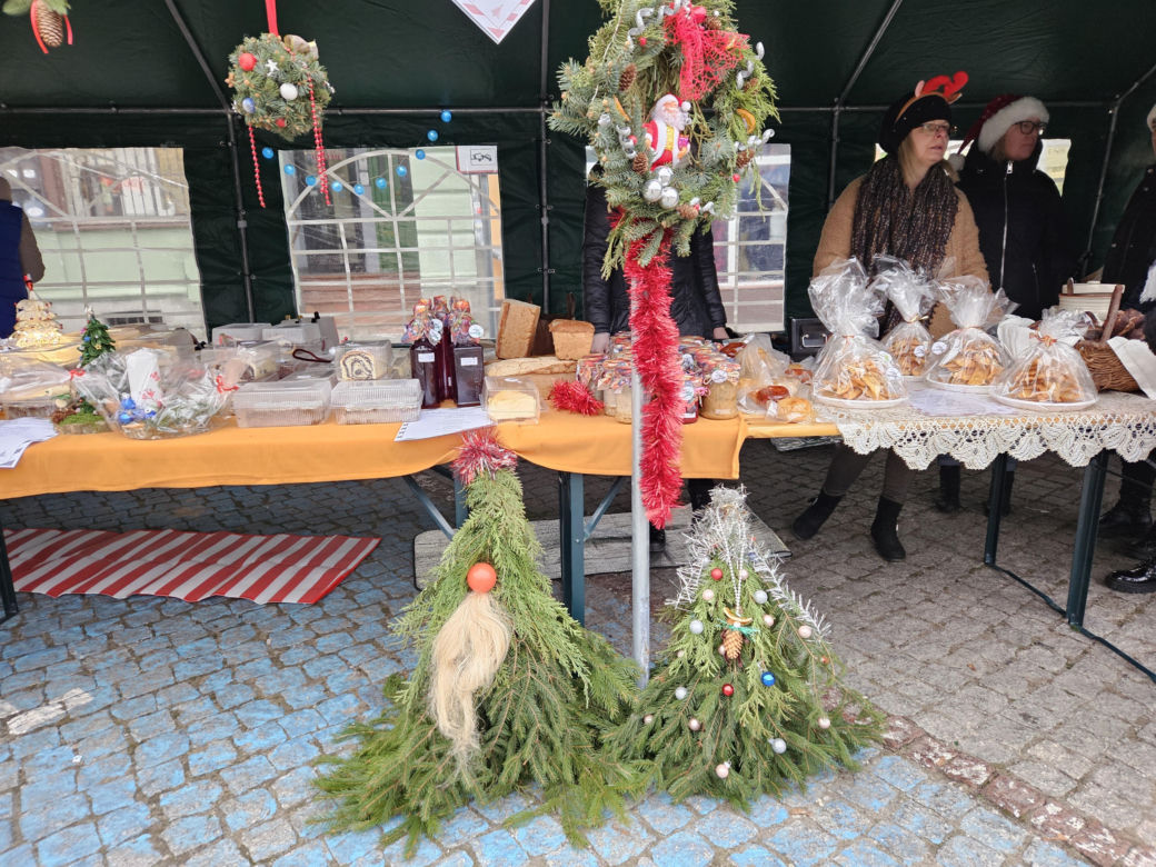 Jarmark Świąteczny w Biskupcu. Na scenie wystąpił zespół Arka Noego [ZDJĘCIA]