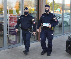 Maseczka albo mandat! W sobotę policjanci sprawdzali w lubelskich hipermarketach, czy stosujemy się do obostrzeń sanitarnych