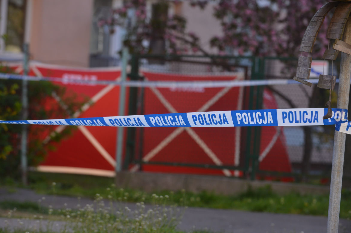 Wypadł z narkotykami z ostatniego piętra