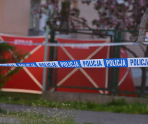 Wypadł z narkotykami z ostatniego piętra