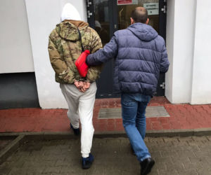 Spędził wieczór z nieznajomymi, gorzko tego pożałował. Z konta zniknęło ponad 20 tys. złotych!
