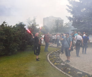 Związkowa Solidarność w MAN BUS nadal protestuje! Dziś przed zakładem było głośno