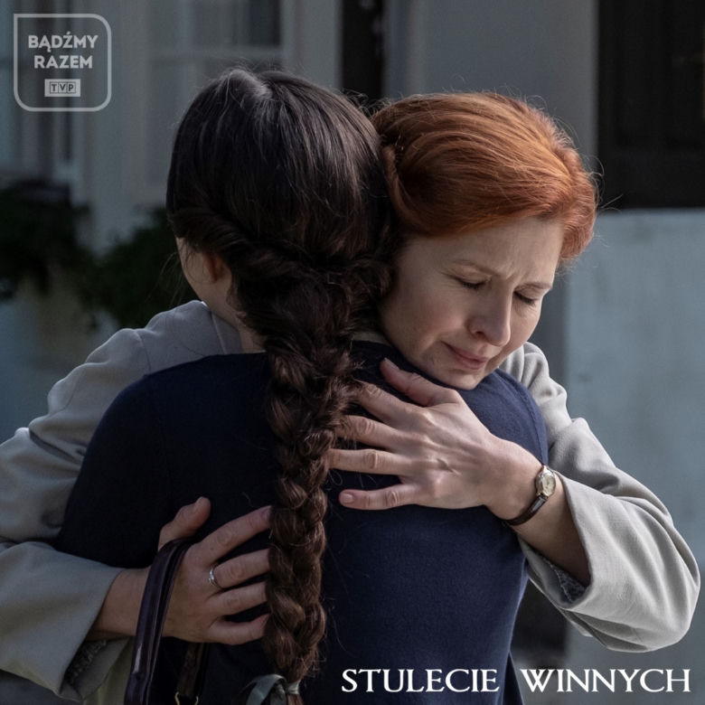 Stulecie Winnych 3 sezon. Ewa (Sonia Mietielica), Ania (Urszula Grabowska)