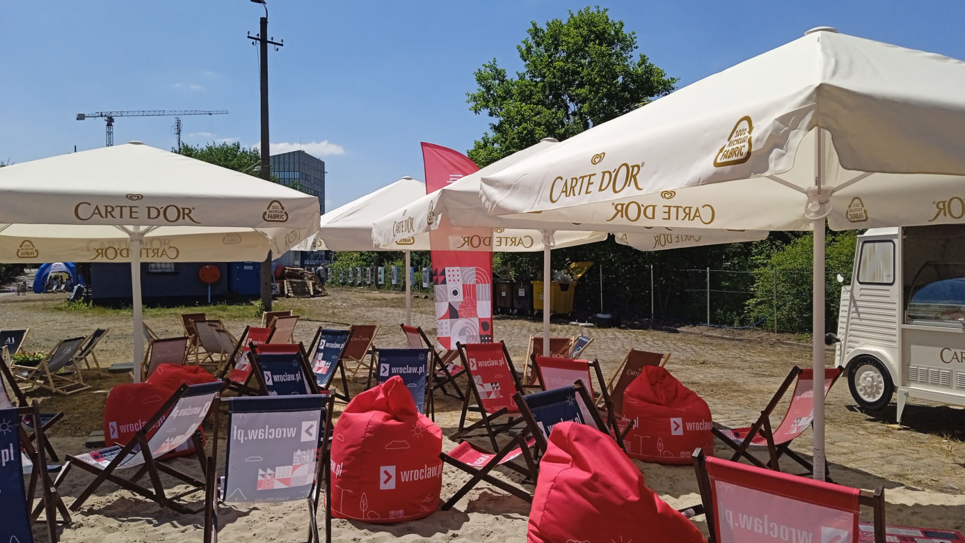 Byliśmy na otwarciu miejskiego Beach Baru. Tak wygląda Port Węglowy [ZDJĘCIA]