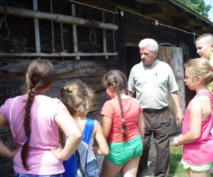 To jeden z najpiekniejszych skansenów w Polsce. Idealny na majówkę bez tłumów