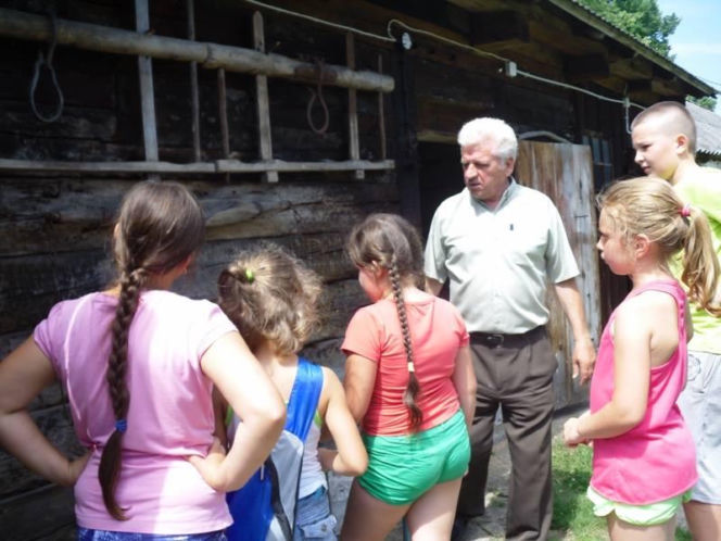 To jeden z najpiekniejszych skansenów w Polsce. Idealny na majówkę bez tłumów