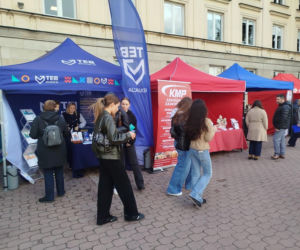 Pierwszy Dzień Kształcenia i Rozwoju Zawodowego odbył się przed Miejskim Urzędem Pracy. 