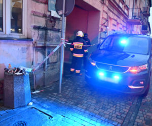 Nożownik z Brzezin z zarzutami. Zginął mężczyzna, policjant został ranny