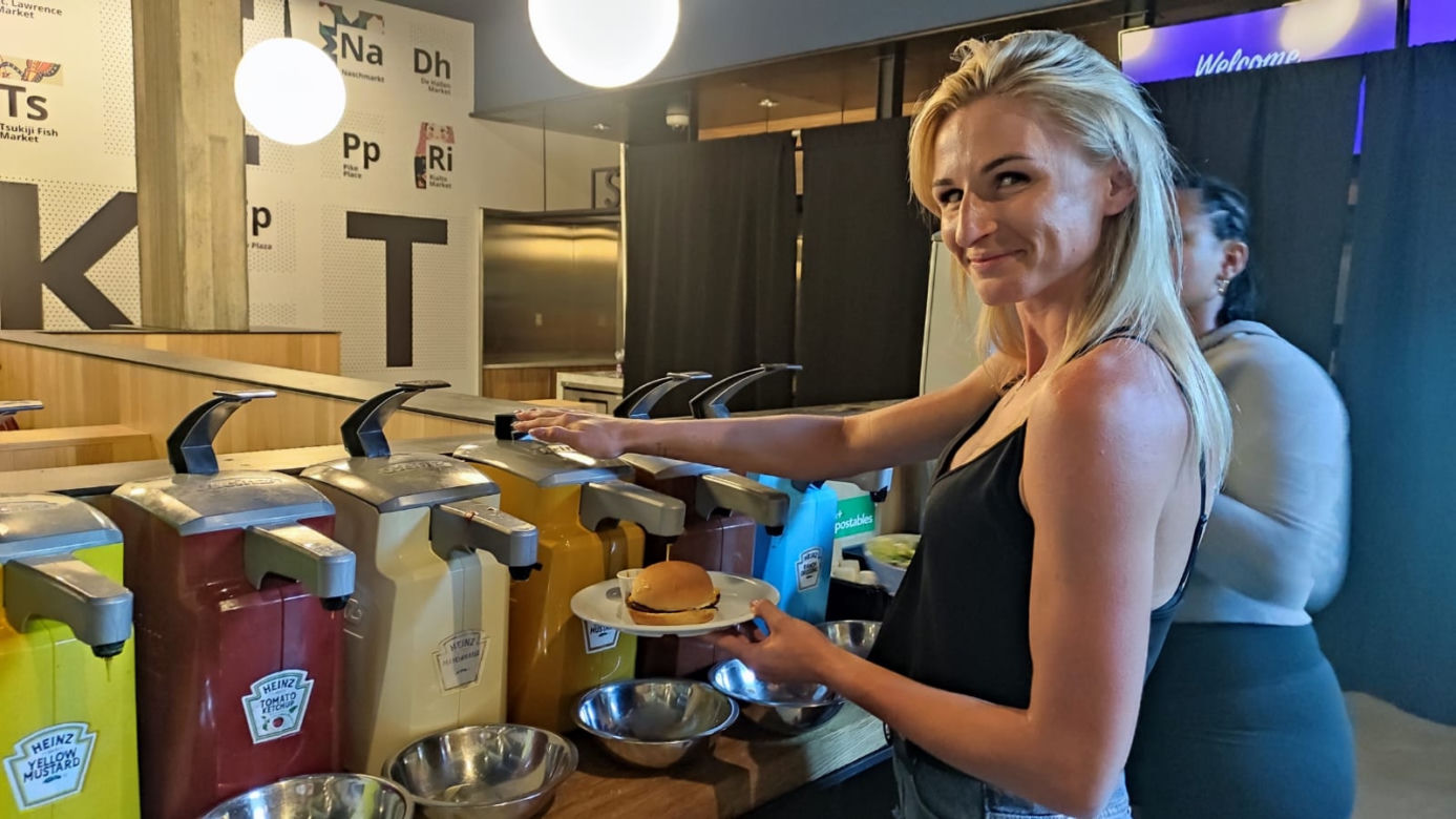 Przed bitwą o medale najadły się burgerów