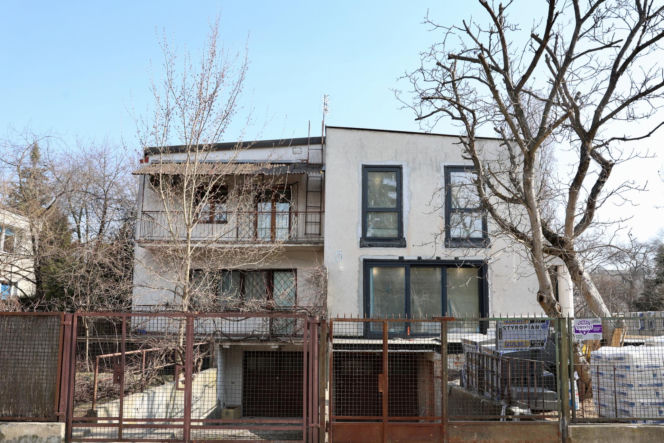 Niekończący się remont sąsiadów Kaczyńskiego